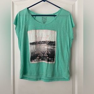 Billabong size small. Oversized top. Mint color. Graphic design.
